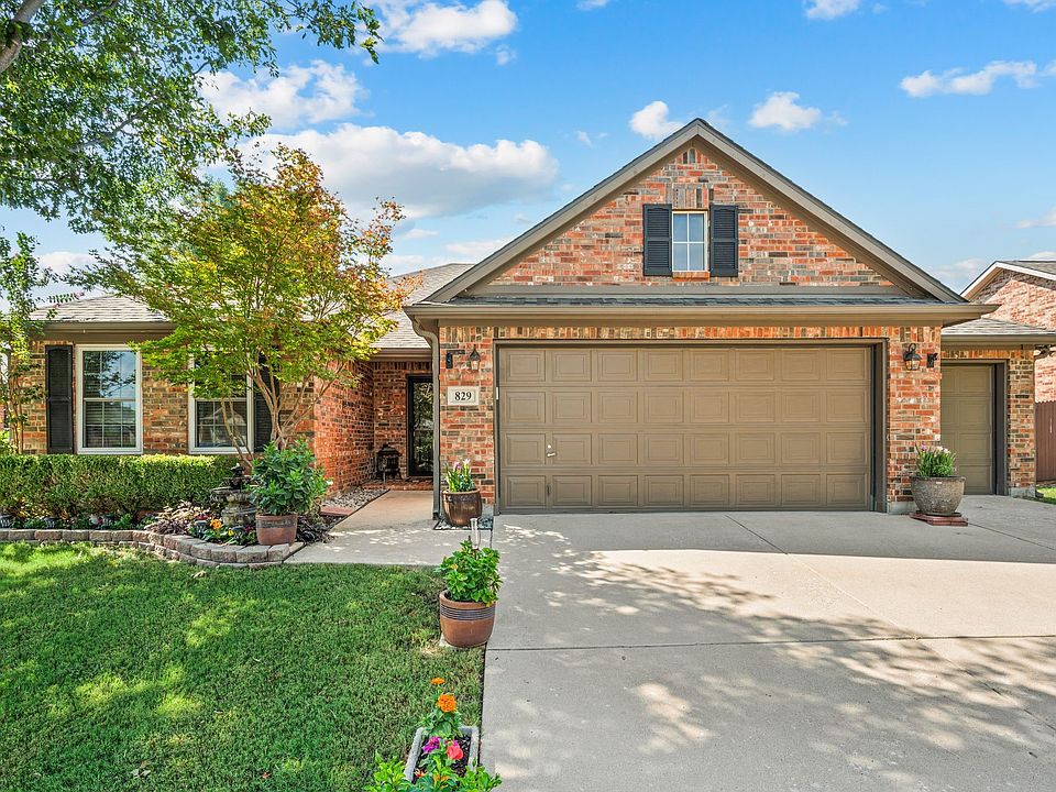 1st image of 829 Sequoia Way