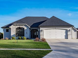 1212 Turnberry Ln, Auburn, IN 46706