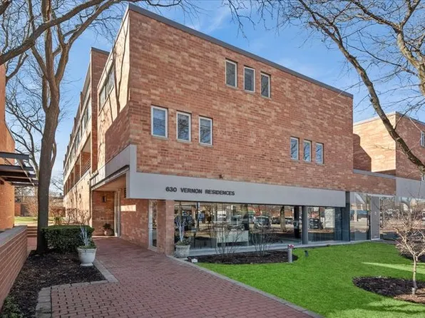 630 Vernon Ave APT 2, Glencoe, IL 60022
