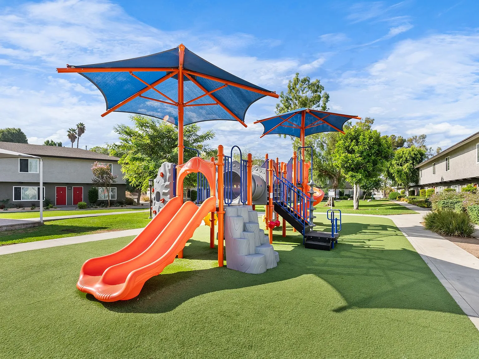 Yorba Linda Pines Apartments — Photo 3