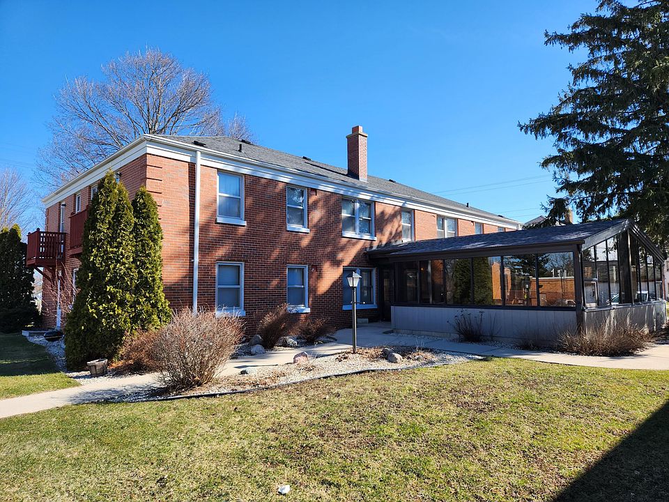 Building w/Sunroom