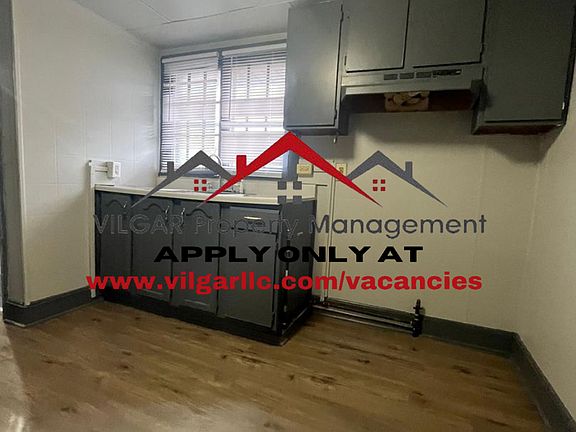 3rd image of 820 Manhattan St #2
