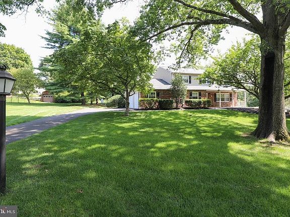 3rd image of 60 Pheasant Rd
