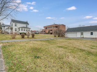 3 Townsend St, Newton Town, NJ 07860