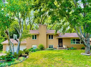 2561 Bittersweet Ln N, Maplewood, MN 55109