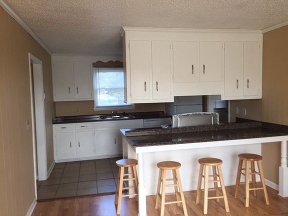 5th image of 1509 E Northfield Blvd