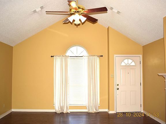 2nd image of 5854 Huntington Dr
