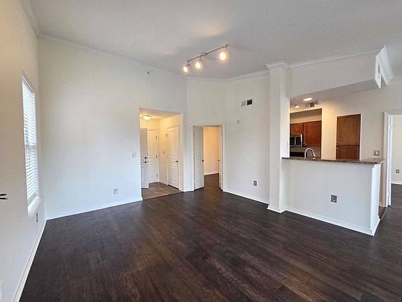 4th image of 330 Las Colinas Blvd #456