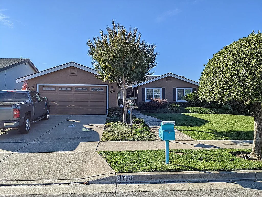 8754 Toyon Ct photo 1
