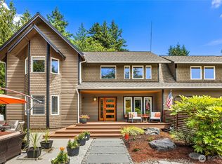 12168 Viewcrest Pl NE, Bainbridge Island, WA 98110