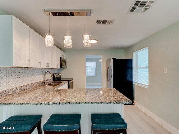 2nd image of 404 Adele St