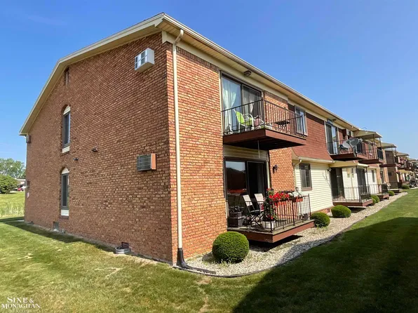 1900 River Rd #D5, Marysville, MI 48040