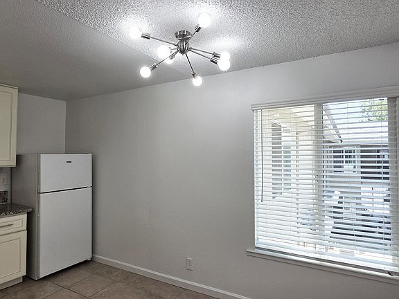 5th image of 1328 D St APT 13