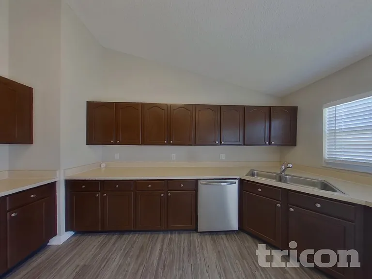 317 Covent Gardens Pl — Photo 7