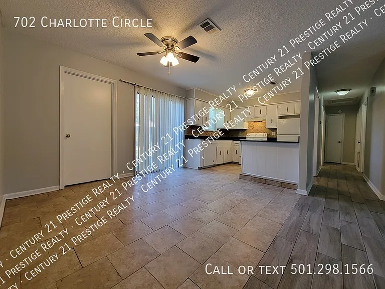 702 Charlotte Cir #702 — Photo 3