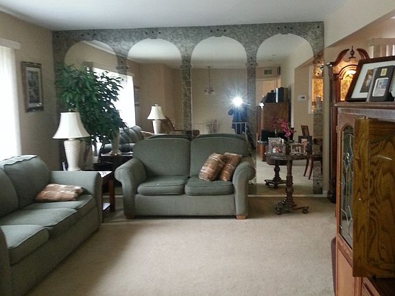 3rd image of 755 Ionia Ave