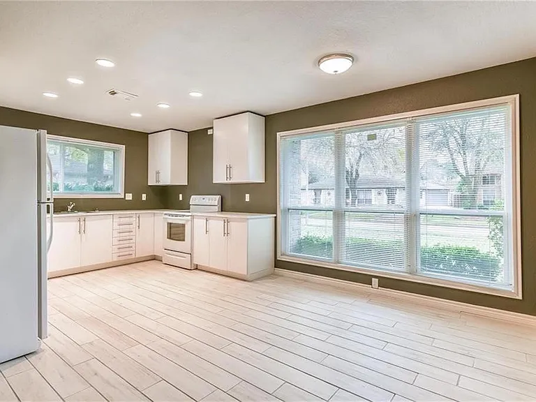 10427 Eagle Glen Dr — Photo 4