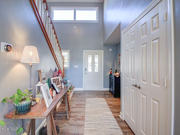 5th image of 307 Lord Granville Drive