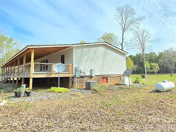 3rd image of 215 High Meadow Ln