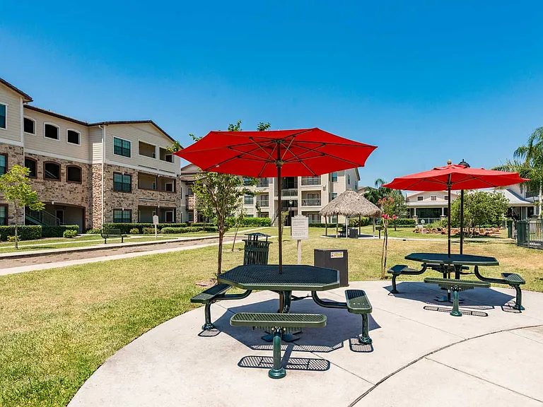 Plantation Apartments — Photo 38