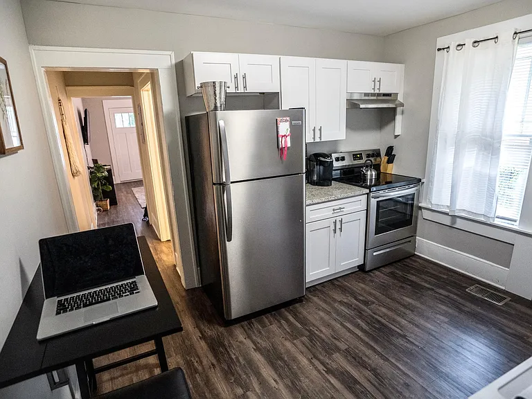 2337 Gilmore St #1 — Photo 3