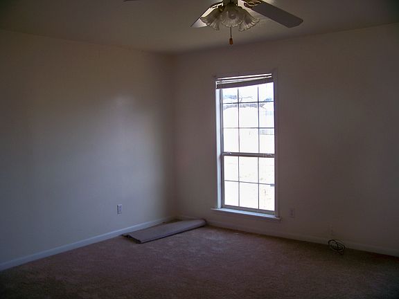 4th image of 122 College Ave