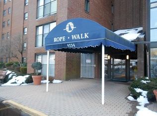 4234 N Main St APT 304, Fall River, MA 02720