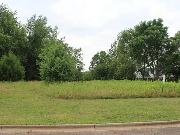 236 Wentworth Ln, Albany, GA 31721