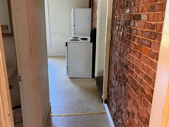 5th image of 530 E 6th St APT 4