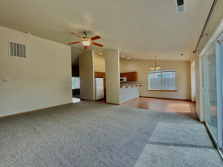 310 E 28th Ave — Photo 3