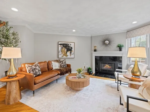 31 Forest Ln, Hopkinton, MA 01748