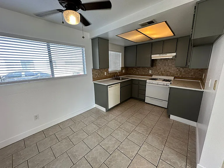 1501 E Fairfield Ct #2 — Photo 8