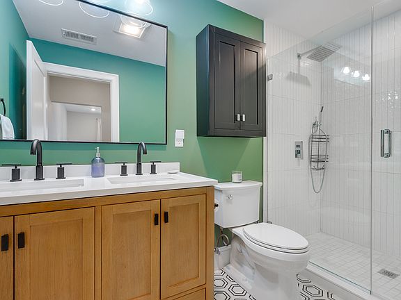 5th image of 31 Boardman St APT 2