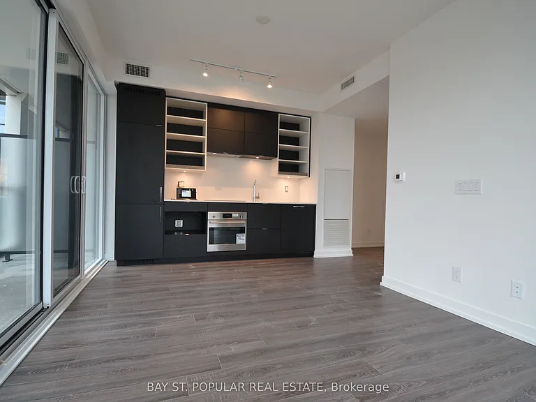 20 Edward St #2016 — Photo 1