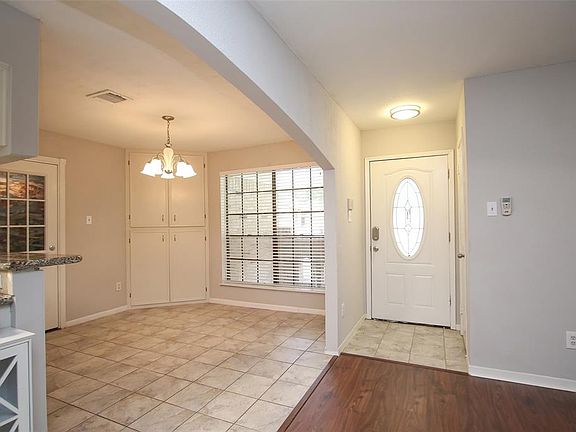 3rd image of 9215 Woodland Oaks Dr