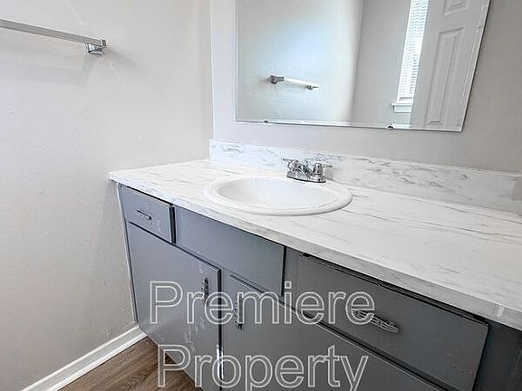 5th image of 219 N Oak Dr Unit B