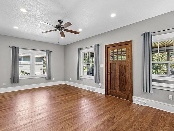 3rd image of 3216 Woodland Ave