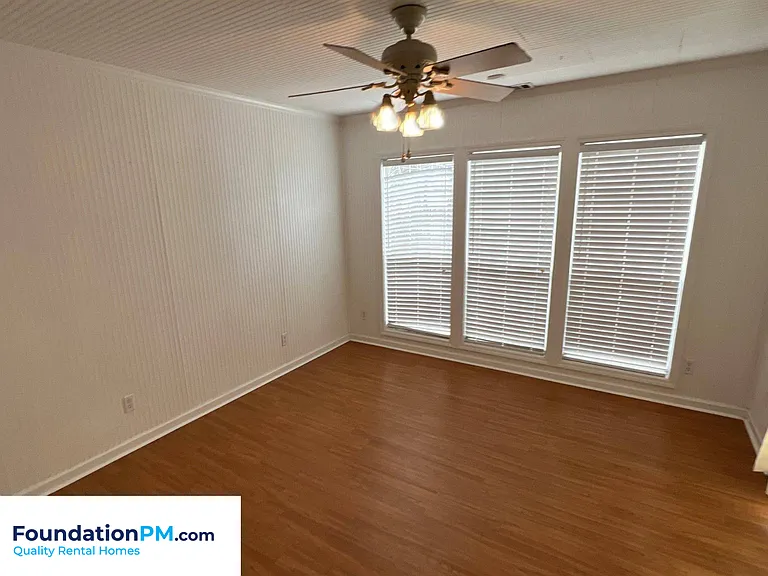 3801 Bowen Ave — Photo 2