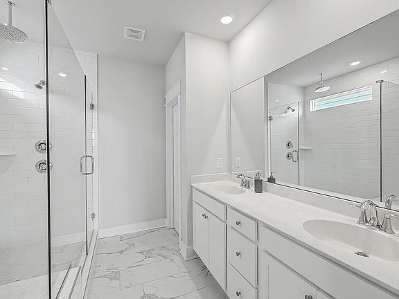 5th image of 220 Orwel St