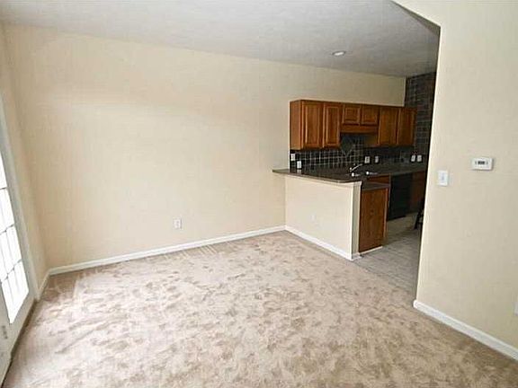 3rd image of 2331 Colfax Ln