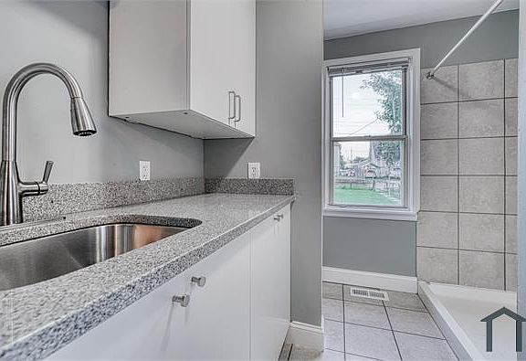 5th image of 253 Saint Helena Ave