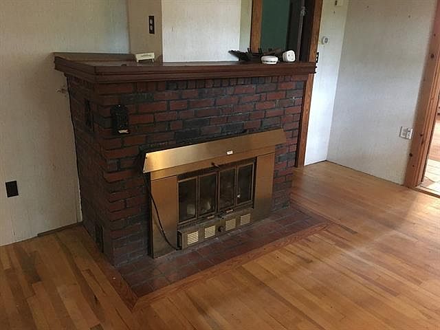2nd image of 186 Flat Rock Rd