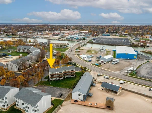 248 W Lakeshore Dr APT D, Port Clinton, OH 43452