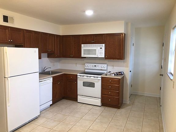 3rd image of 1013 Chelsea Ave