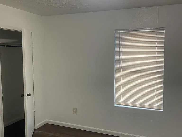 512 W Green Ave — Photo 2