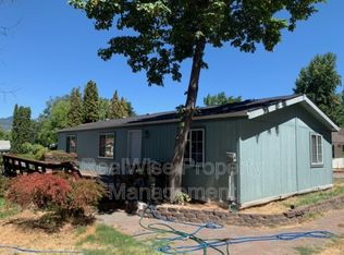 1051 SE Grandview Ave, Grants Pass, OR 97527