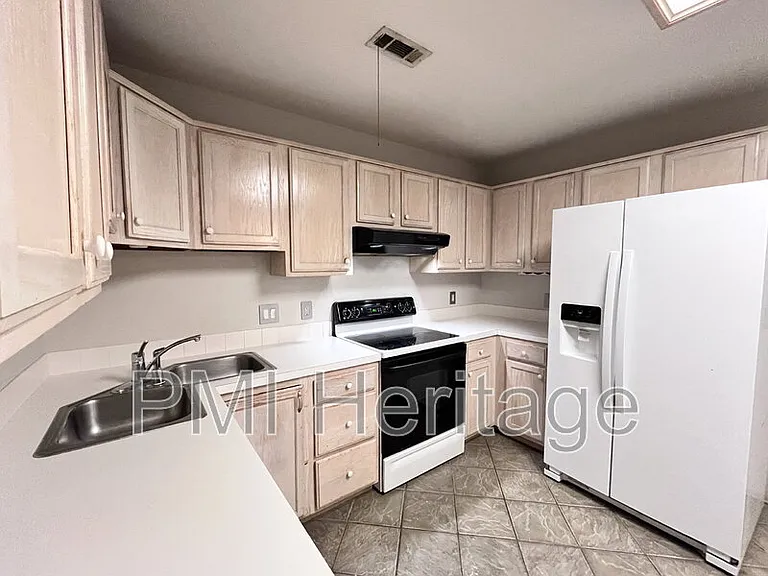 886 N Daisy Ln — Photo 9