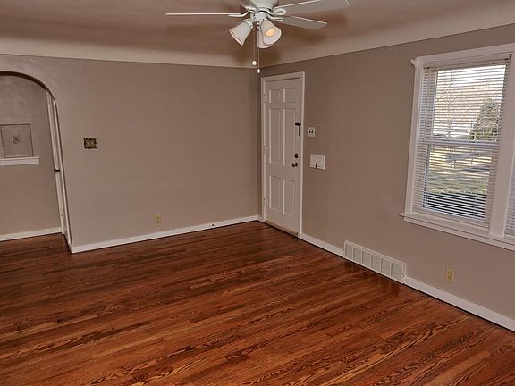 3rd image of 9042 Saint Louis Ave