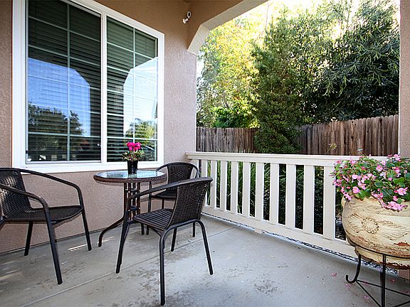 3rd image of 1064 Leake Cir