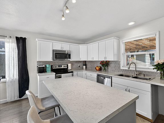 5th image of 1119 W Hopkins St